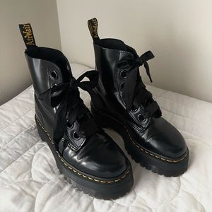 Ladies Dr Marten Jadon boots with ribbon laces